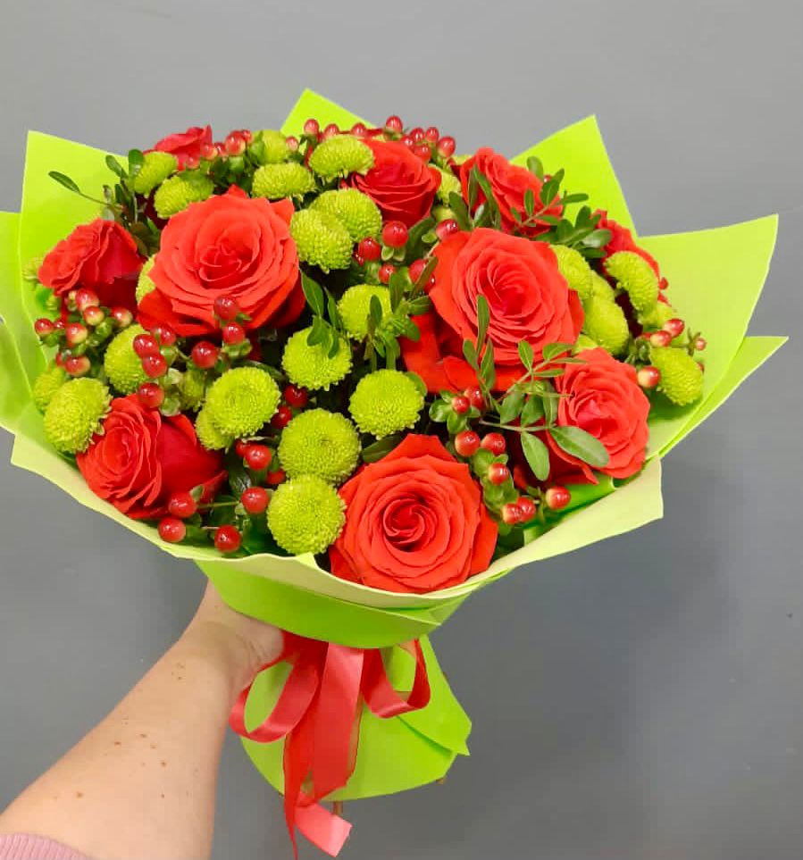 Букет цветов из: Хризантемы и Розы в Боровский Тюменская область