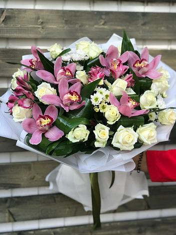 Букет цветов из: Розы и Хризантемы в Боровский Тюменская область