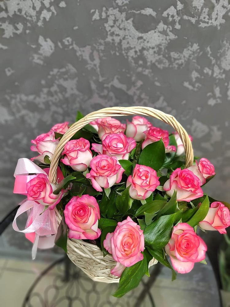 Цветочная композиция из Розы в корзине в Боровский Тюменская область