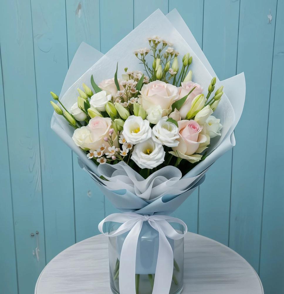 Букет цветов из: Розы и Лизиантусы в Боровский Тюменская область