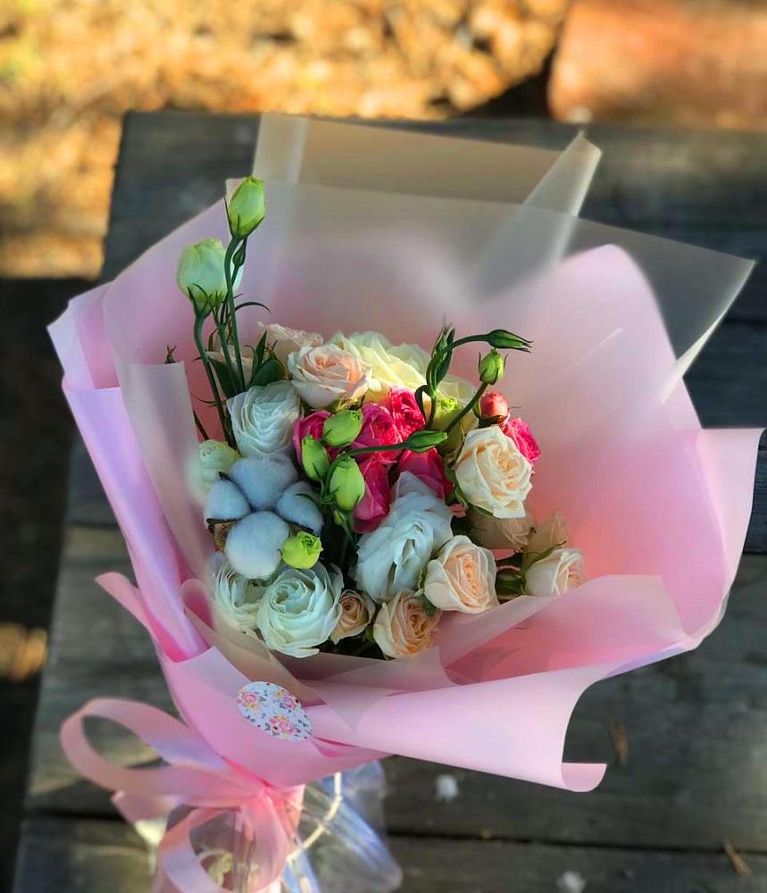 Букет цветов из: Розы и Лизиантусы в Боровский Тюменская область