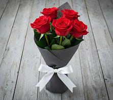Букет 5 Красных роз Эдлесс Лав в Боровский Тюменская область