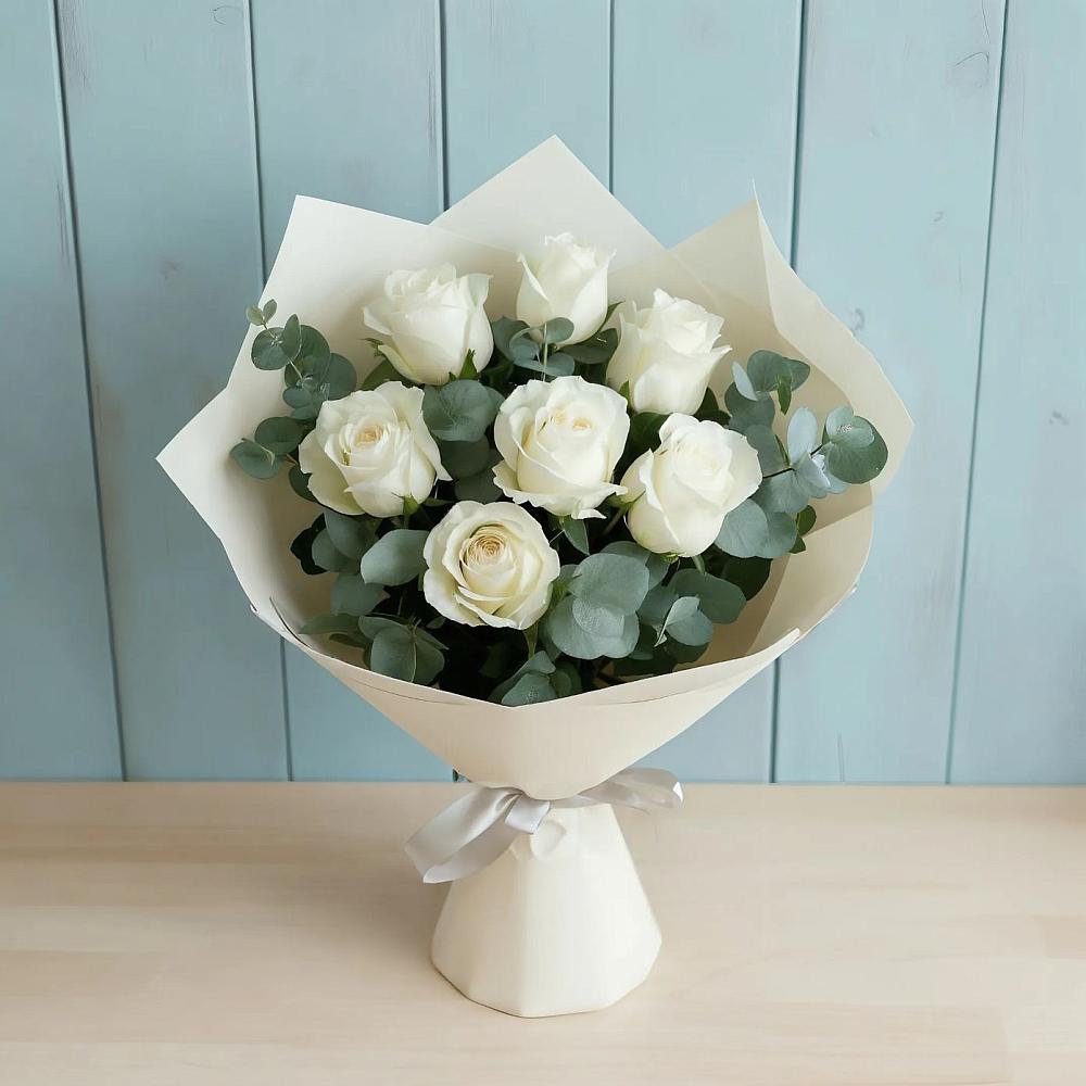 Букет Белые розы в Эвкалипте в Боровский Тюменская область