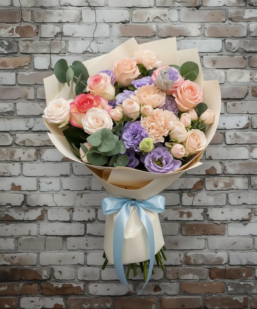 Букет цветов из: Розы, Лизиантусы и Гвоздики в Боровский Тюменская область