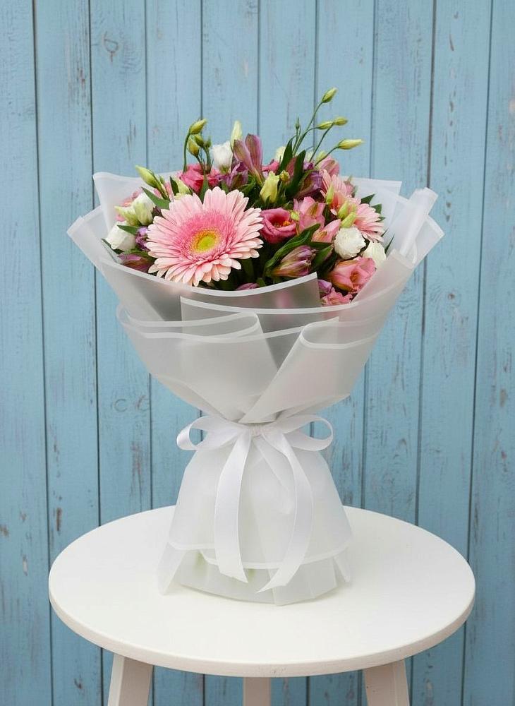 Букет цветов из: Герберы, Альстромерии и Лизиантусы в Боровский Тюменская область