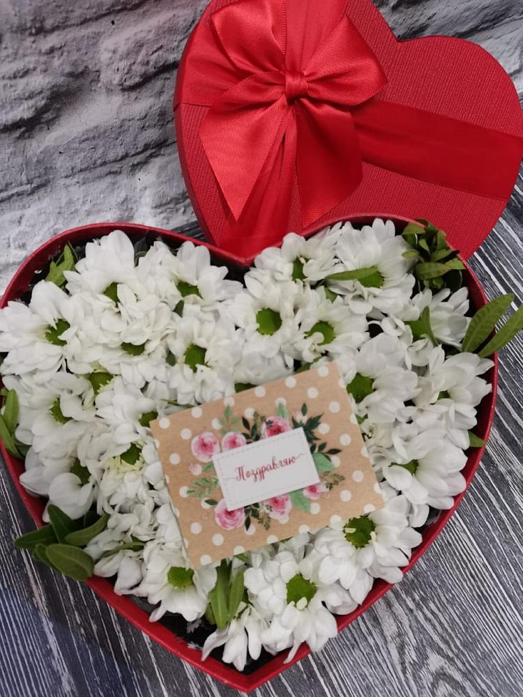 Цветочная композиция из Хризантемы в виде сердца в Боровский Тюменская область