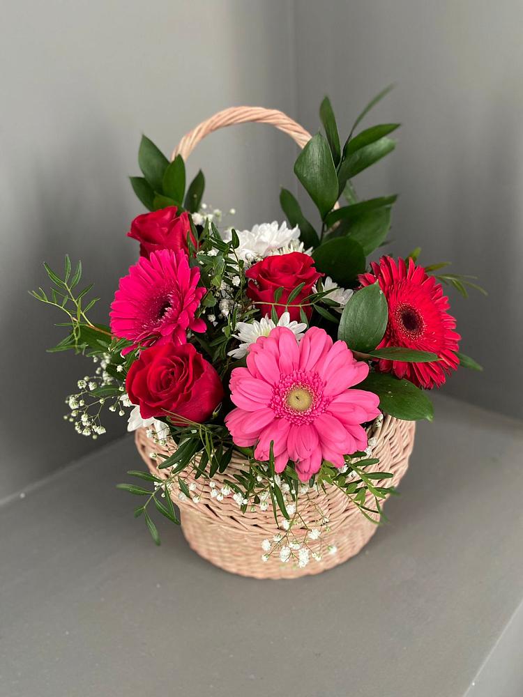 Цветочная композиция из Розы, Хризантемы и Герберы в корзине в Боровский Тюменская область