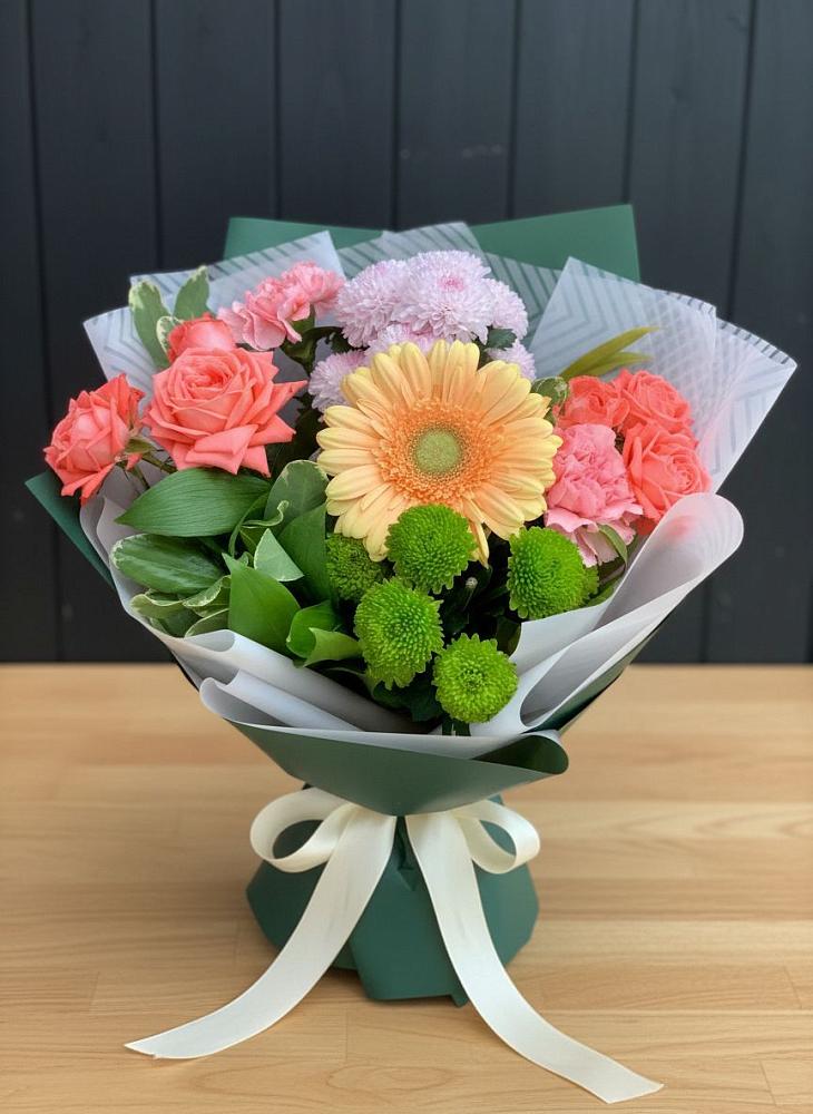 Букет цветов из: Гвоздики, Розы, Герберы и Хризантемы в Боровский Тюменская область