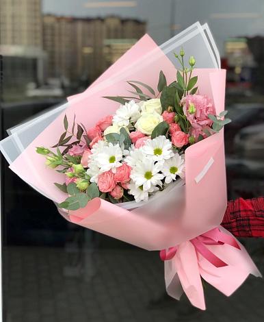 Букет цветов из: Розы, Лизиантусы и Хризантемы в Боровский Тюменская область
