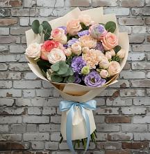 Букет цветов из:  Розы, Лизиантусы и Гвоздики в Боровский Тюменская область