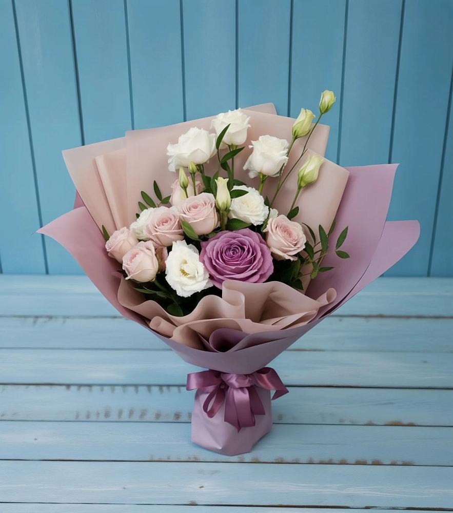 Букет цветов из: Розы и Лизиантусы в Боровский Тюменская область